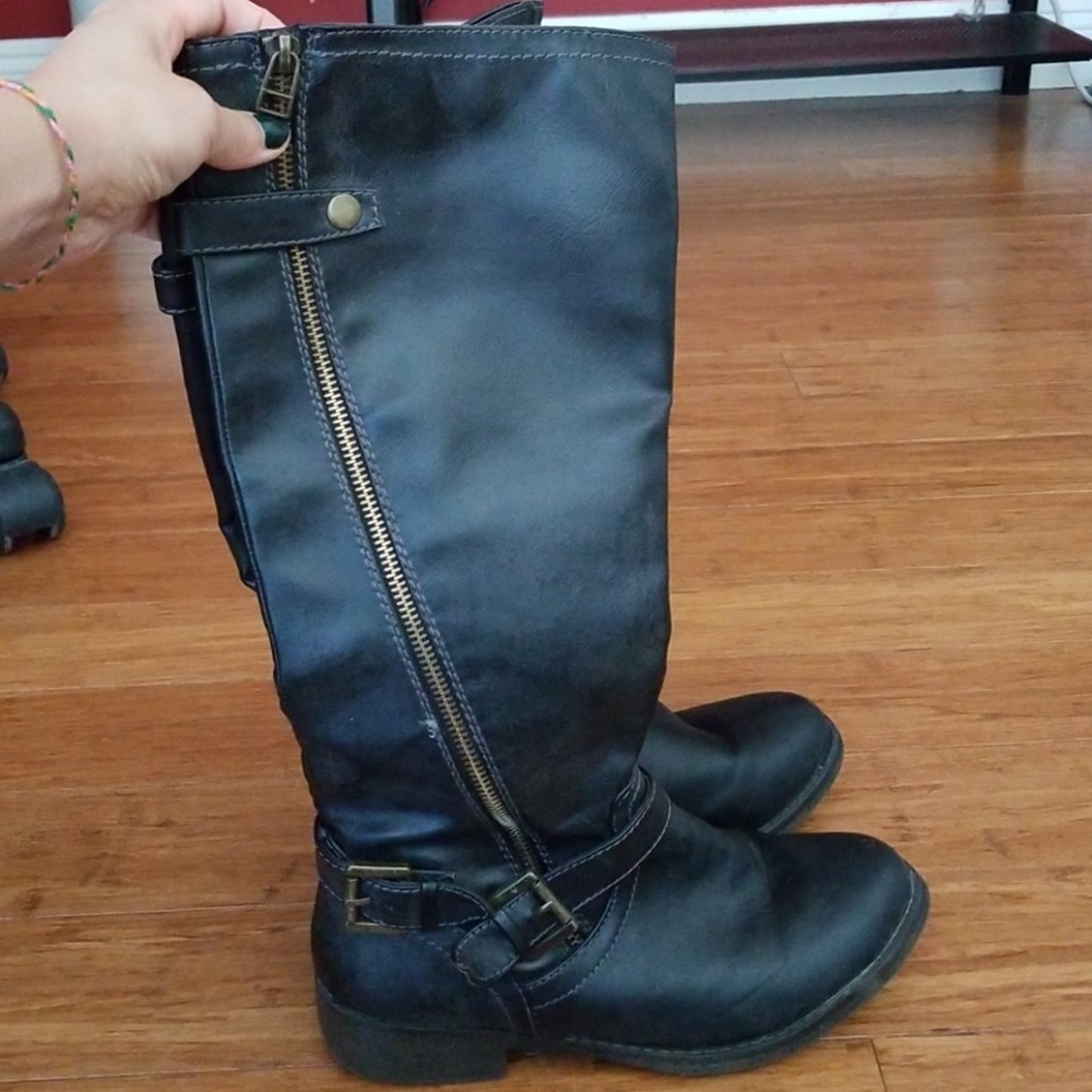 Black boots